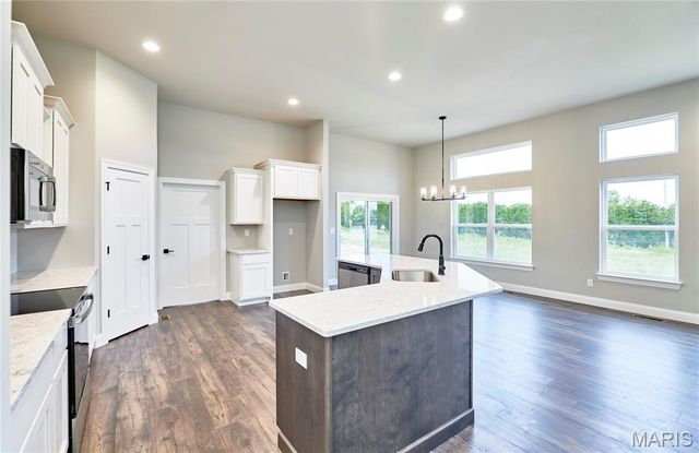 26300 Harmony Hills Drive, Warrenton, MO 63383