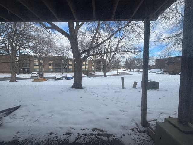 367 Sandhurst Circle 5, Glen Ellyn, IL 60137