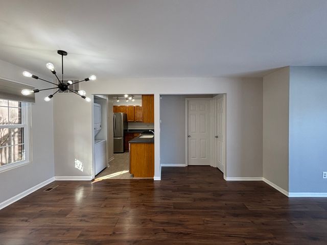 367 Sandhurst Circle 5, Glen Ellyn, IL 60137