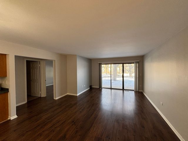 367 Sandhurst Circle 5, Glen Ellyn, IL 60137