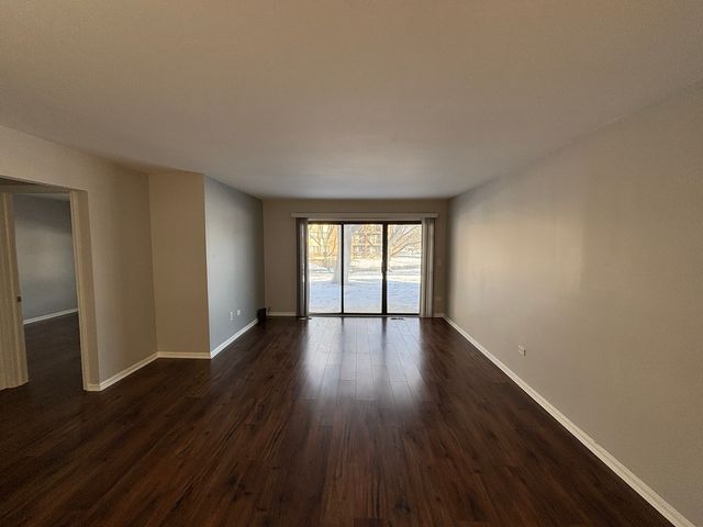 367 Sandhurst Circle 5, Glen Ellyn, IL 60137