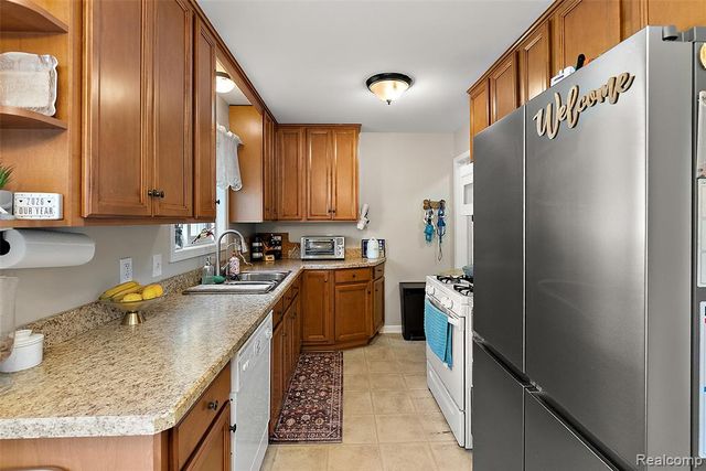 35038 Simon Drive, Clinton Township, MI 48035