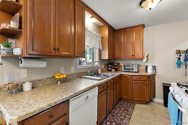 35038 Simon Drive, Clinton Township, MI 48035