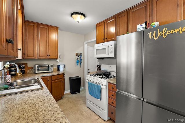 35038 Simon Drive, Clinton Township, MI 48035