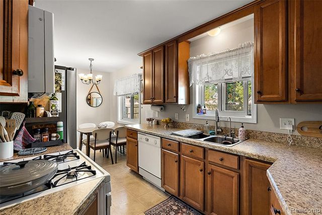 35038 Simon Drive, Clinton Township, MI 48035
