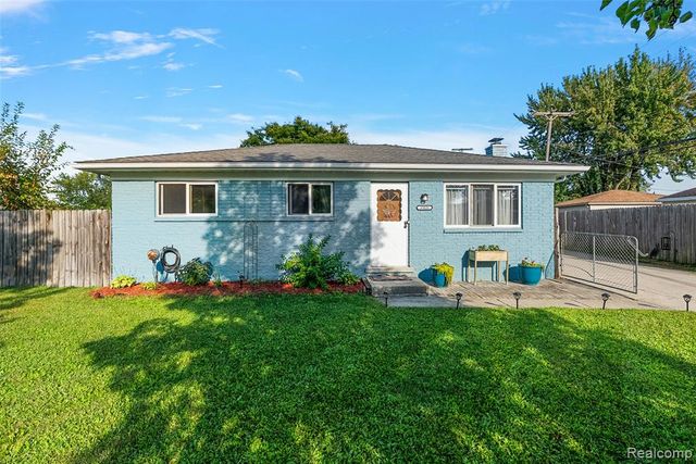 35038 Simon Drive, Clinton Township, MI 48035