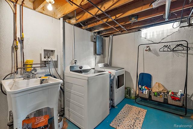 35038 Simon Drive, Clinton Township, MI 48035