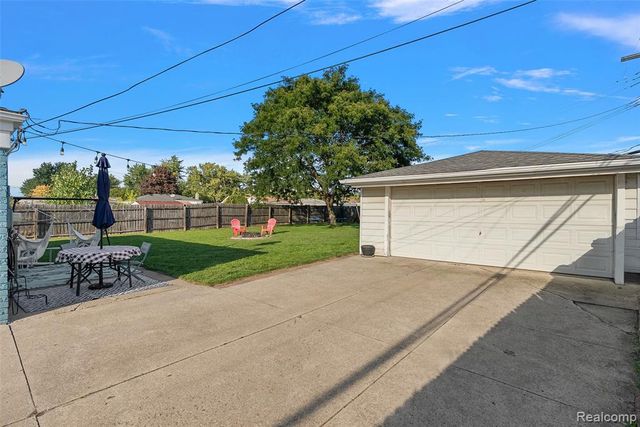 35038 Simon Drive, Clinton Township, MI 48035
