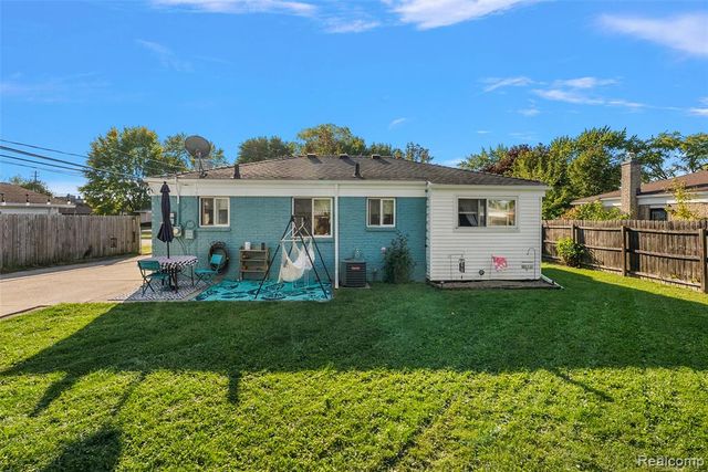 35038 Simon Drive, Clinton Township, MI 48035