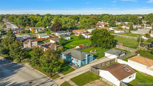 35038 Simon Drive, Clinton Township, MI 48035