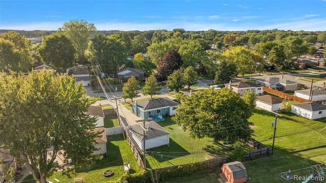 35038 Simon Drive, Clinton Township, MI 48035