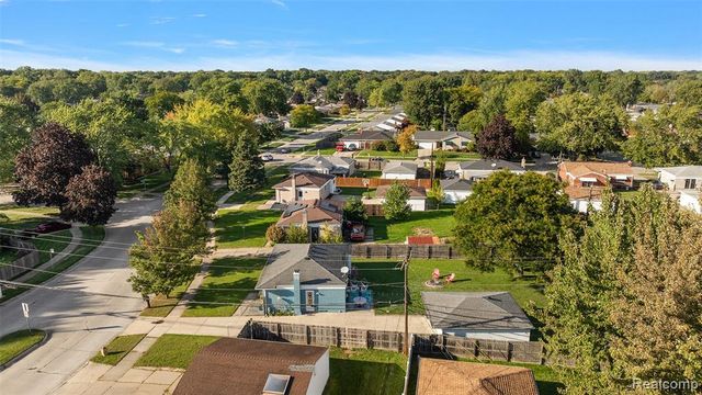 35038 Simon Drive, Clinton Township, MI 48035