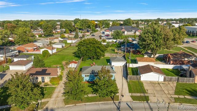 35038 Simon Drive, Clinton Township, MI 48035