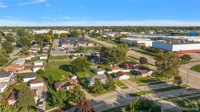 35038 Simon Drive, Clinton Township, MI 48035