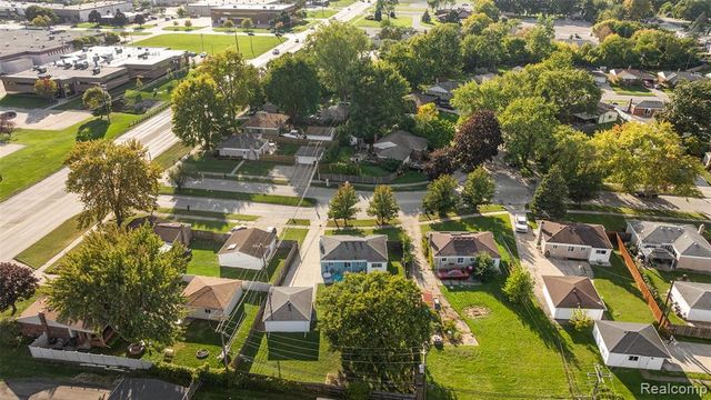 35038 Simon Drive, Clinton Township, MI 48035