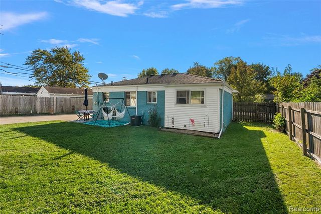 35038 Simon Drive, Clinton Township, MI 48035