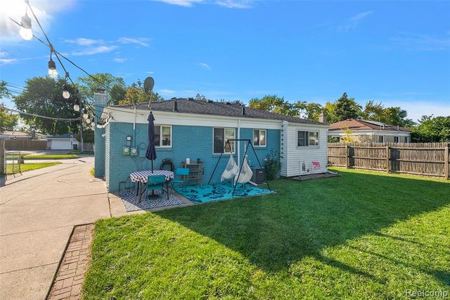 35038 Simon Drive, Clinton Township, MI 48035