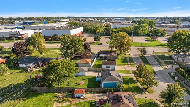 35038 Simon Drive, Clinton Township, MI 48035