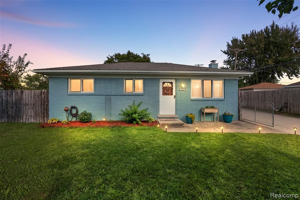 35038 Simon Drive, Clinton Township, MI 48035