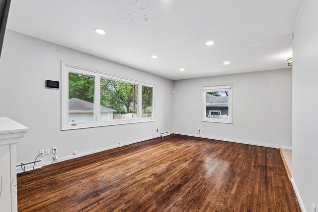 3213 W Old Shakopee Road, Bloomington, MN 55431