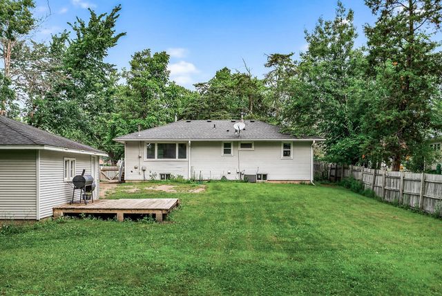 3213 W Old Shakopee Road, Bloomington, MN 55431