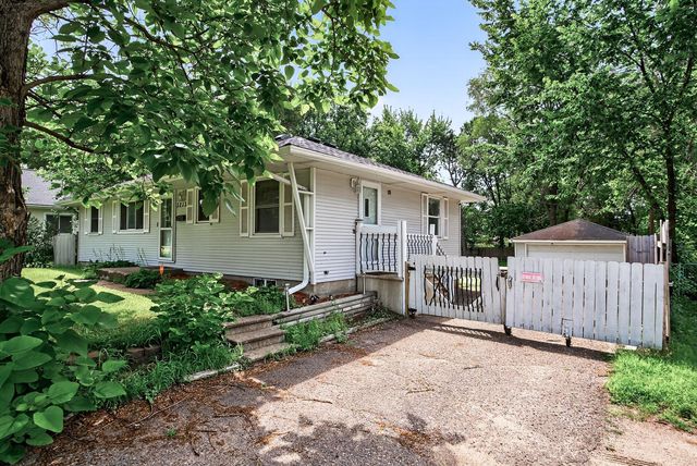 3213 W Old Shakopee Road, Bloomington, MN 55431