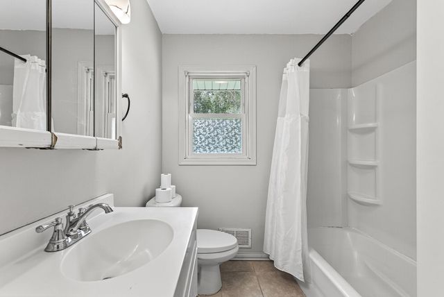 3213 W Old Shakopee Road, Bloomington, MN 55431