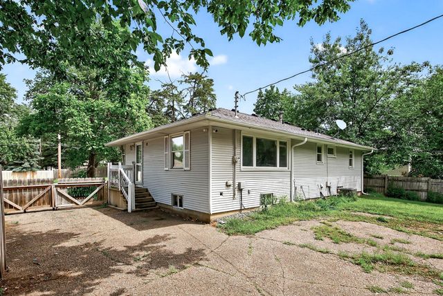 3213 W Old Shakopee Road, Bloomington, MN 55431