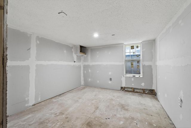 3213 W Old Shakopee Road, Bloomington, MN 55431