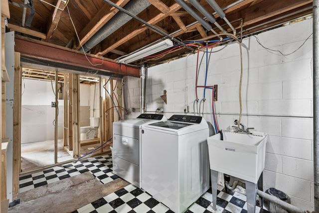 3213 W Old Shakopee Road, Bloomington, MN 55431