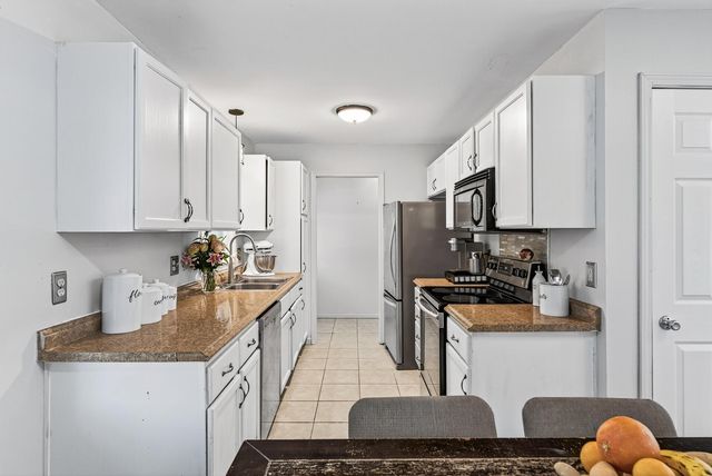 3213 W Old Shakopee Road, Bloomington, MN 55431