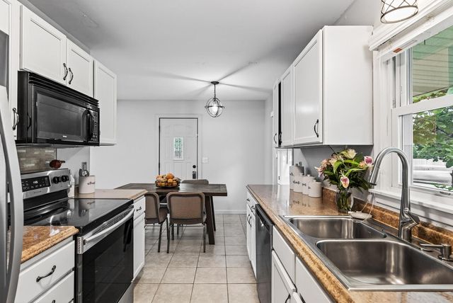 3213 W Old Shakopee Road, Bloomington, MN 55431