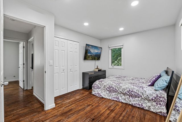 3213 W Old Shakopee Road, Bloomington, MN 55431