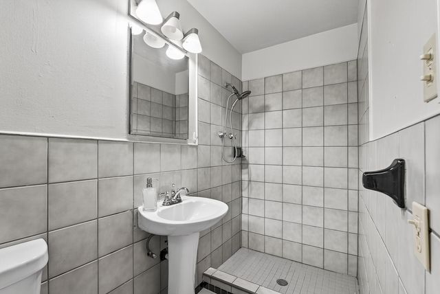 3213 W Old Shakopee Road, Bloomington, MN 55431