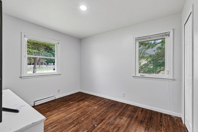 3213 W Old Shakopee Road, Bloomington, MN 55431