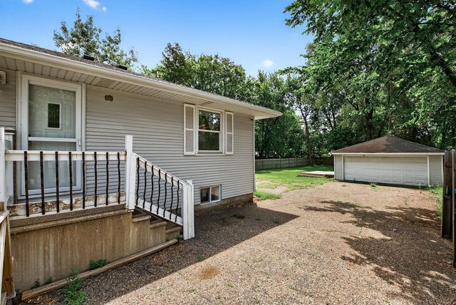 3213 W Old Shakopee Road, Bloomington, MN 55431