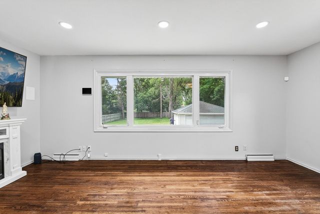 3213 W Old Shakopee Road, Bloomington, MN 55431