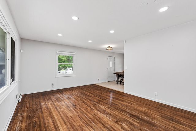 3213 W Old Shakopee Road, Bloomington, MN 55431