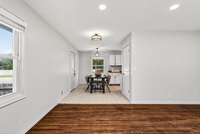 3213 W Old Shakopee Road, Bloomington, MN 55431