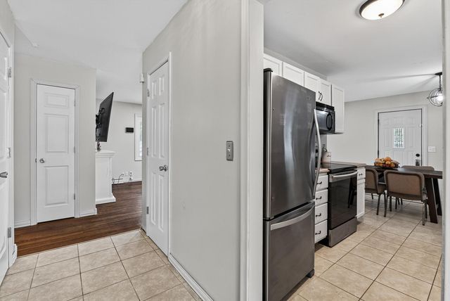 3213 W Old Shakopee Road, Bloomington, MN 55431