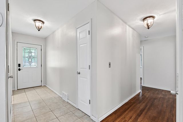 3213 W Old Shakopee Road, Bloomington, MN 55431