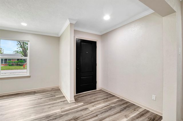 1914 Monroe Drive, Pasadena, TX 77502