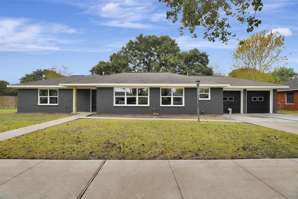 1914 Monroe Drive, Pasadena, TX 77502