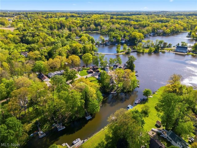 55 Willowdale Avenue NW, North Canton, OH 44720