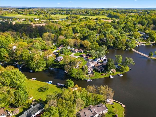55 Willowdale Avenue NW, North Canton, OH 44720