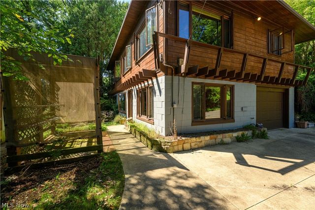 55 Willowdale Avenue NW, North Canton, OH 44720