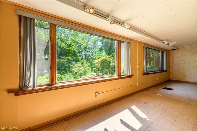 55 Willowdale Avenue NW, North Canton, OH 44720