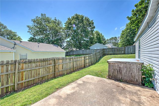 3103 W Woodridge Drive, Fayetteville, AR 72704