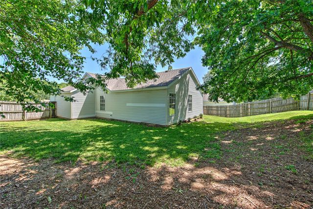 3103 W Woodridge Drive, Fayetteville, AR 72704