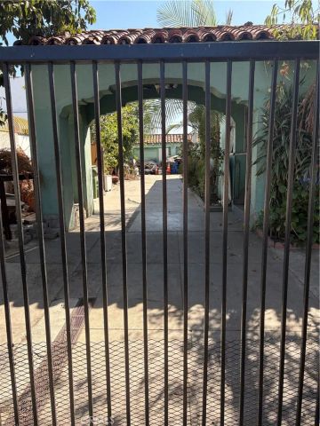 450 E 70th, Los Angeles, CA 90003